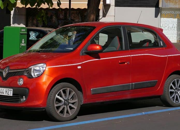 Renault_Twingo_23033444306-695x500