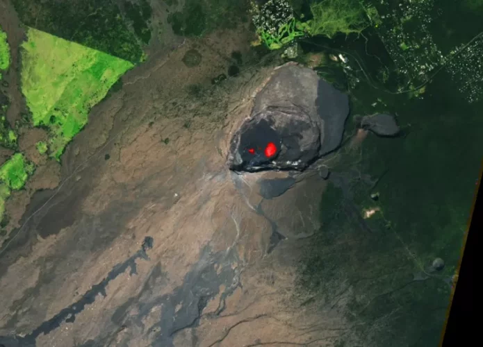 Lava brilhante do vulcão Kilauea (Credito: imagem do NASA Earth Observatory por Lauren Dauphin, usando dados Landsat do US Geological Survey. Fotografia do USGS por K. Lynn.)