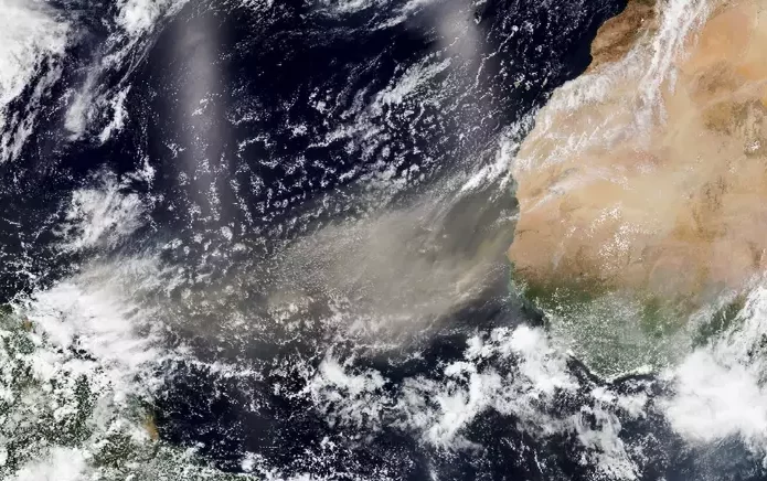 Areia na atmosfera pode mascarar aquecimento global (Credito: NOAA/ NASA/ Caltech)