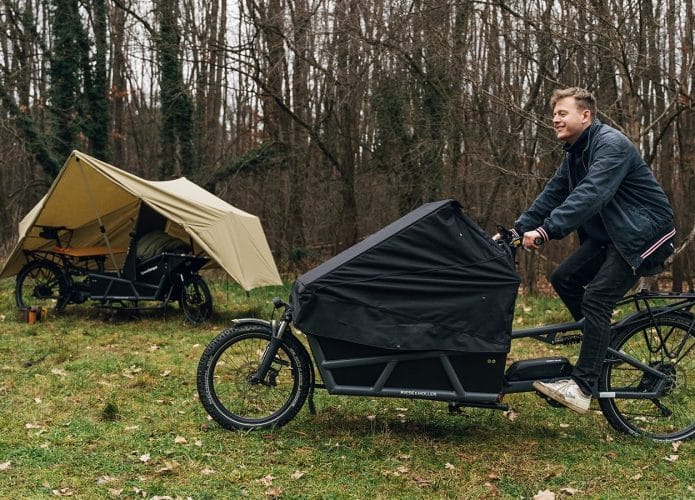 Bicicleta elétrica vira barraca de acampamento