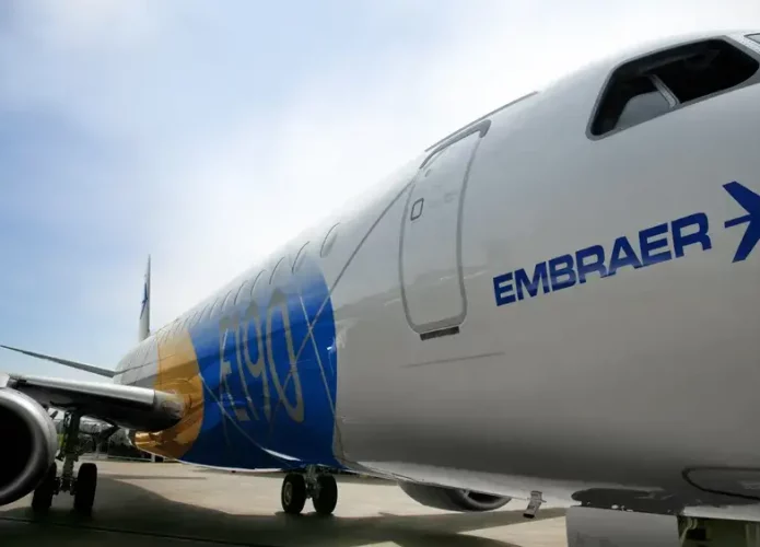 O Embraer E-190 é o novo avião do Palmeiras