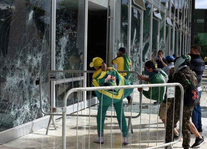 invasoes-antidemocraticas-brasilia-695x500
