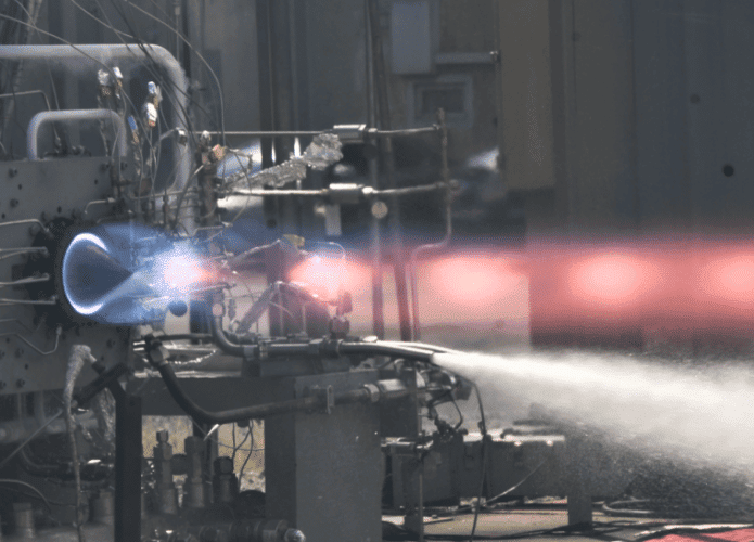Teste realizado em motor de detonação rotativa impresso em 3D. (Crédito: NASA)