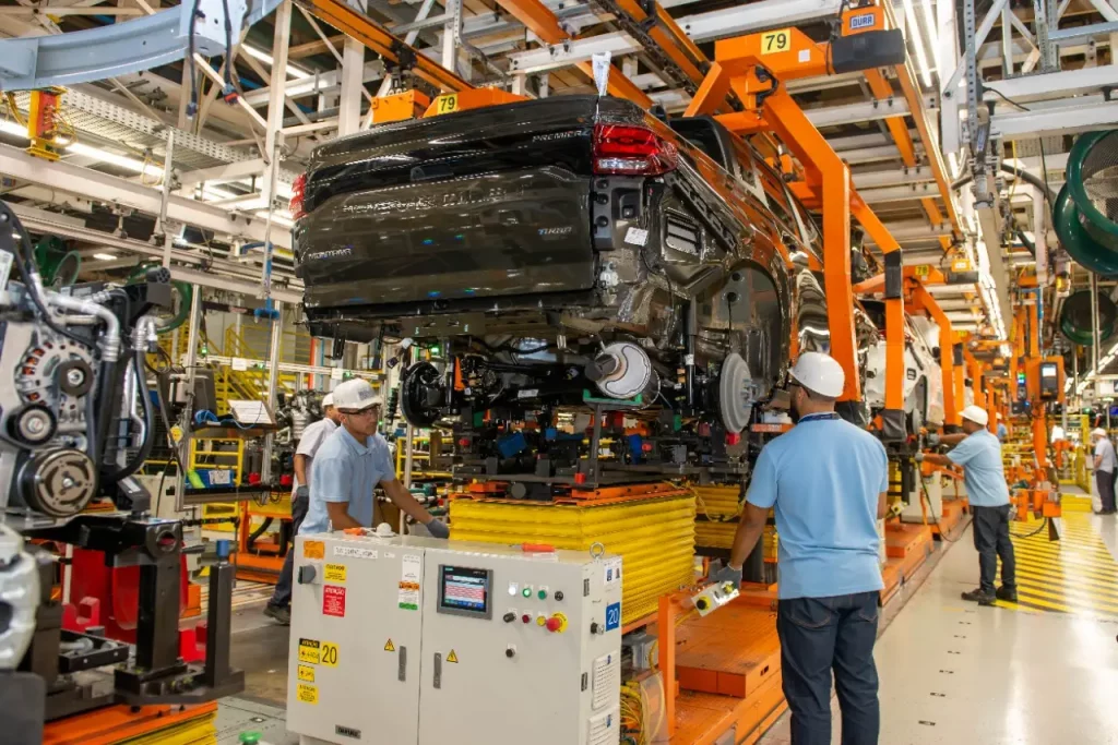 Nova picape Chevrolet Montana na linha de produção.