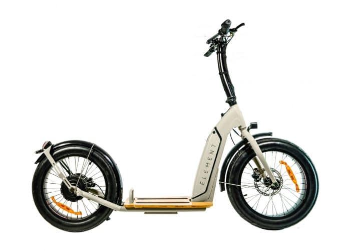 Patinete elétrico à prova de acidente tem roda de scooter e motor potente