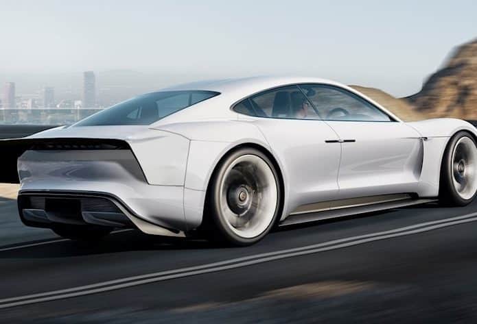 Porsche revela “cauda longa” que cresce e encolhe sozinha