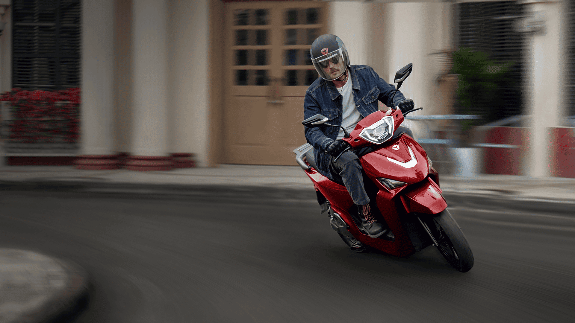 Scooter elétrica com tecnologia de celular usa ‘truque’ que aumenta a autonomia