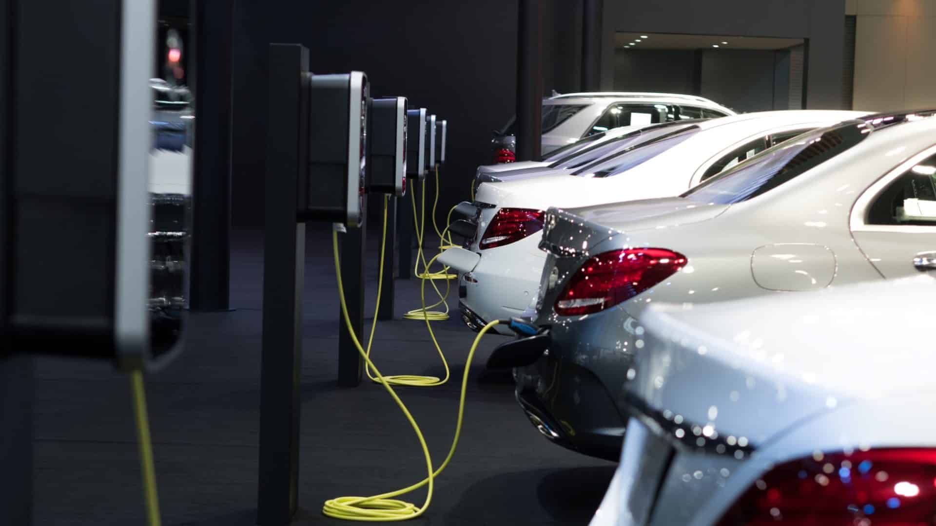 Mercedes vai investir milhões em ‘rede global’ de carregadores