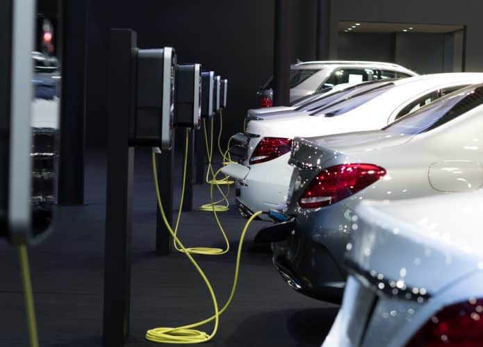 Mercedes vai investir milhões em ‘rede global’ de carregadores