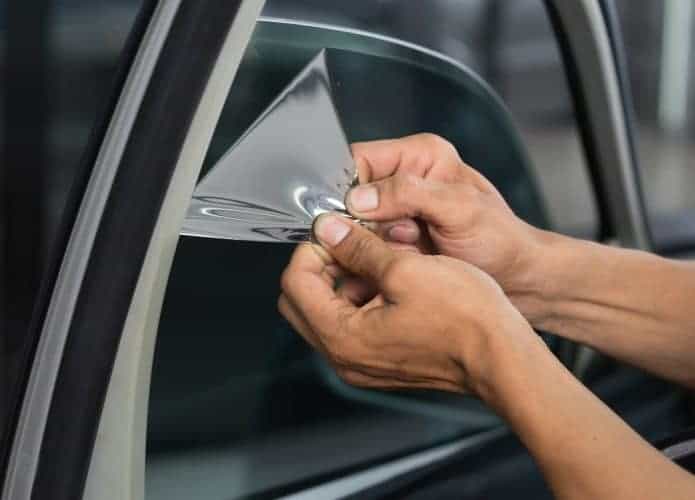 Removendo insulfilm antigo do carro