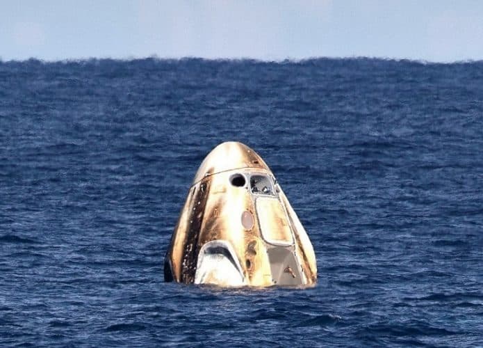 splashdown-spacex-dragon-695x500