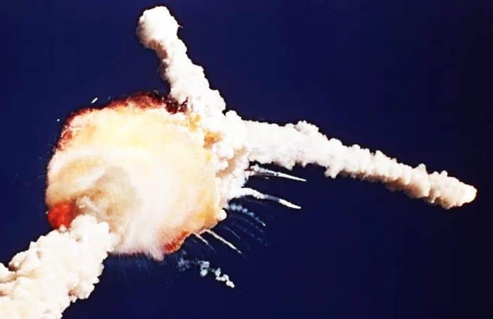 tragedia-onibus-espacial-challenger-695x450