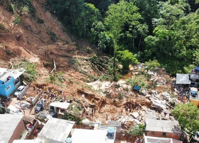 Estragos em São Sebastião após fortes chuvas