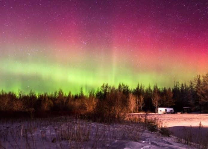 aurora-quebec-canada-695x500