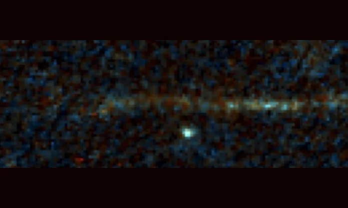 O buraco negro em fuga deixa um rastro que é mais brilhante longe do centro galáctico. (Credito: (van Dokkum et al., arXiv, 2023)