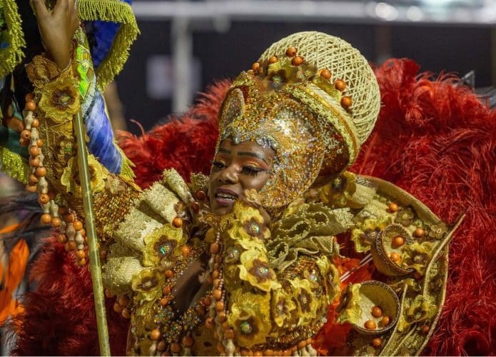 Desfile de escola de samba do Grupo Especial no Carnaval 2023 em São Paulo