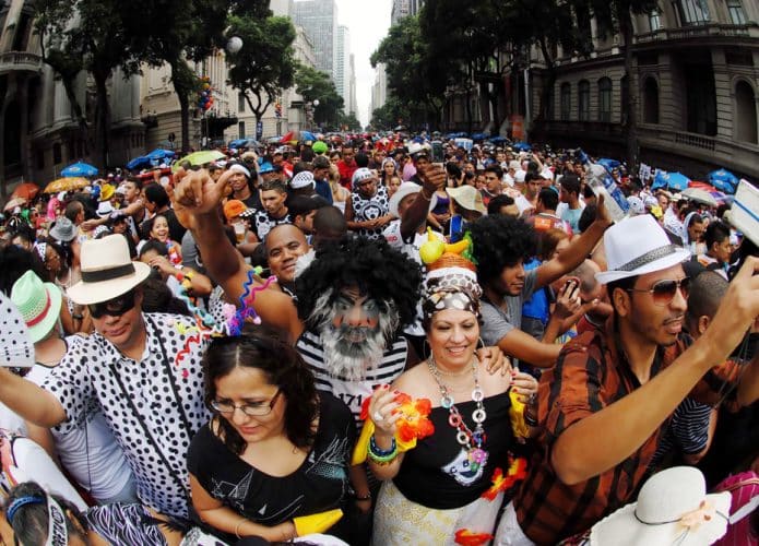Vai curtir o Carnaval? Confira dicas para se proteger de golpes e furtos