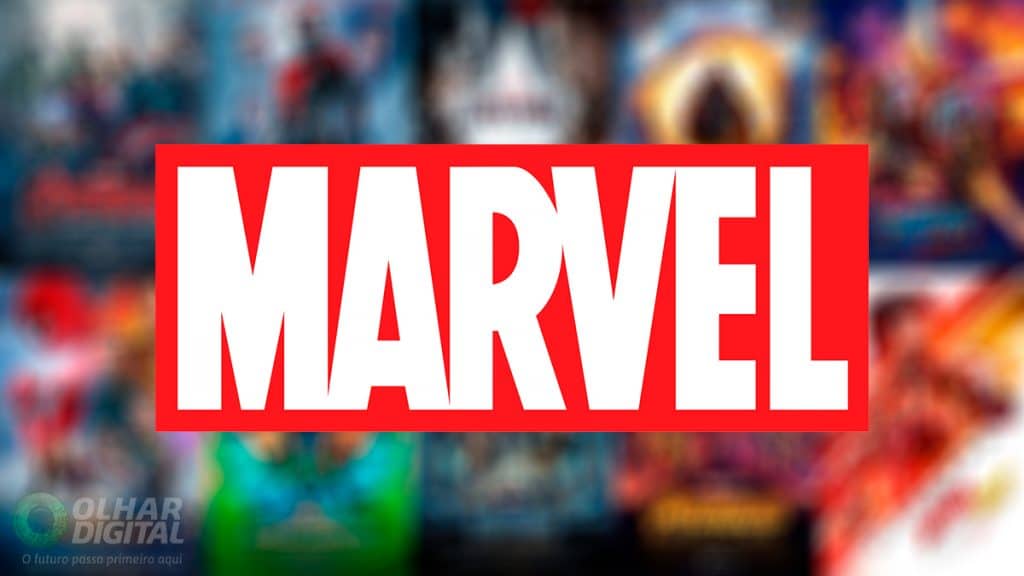 Logomarca da Marvel em frente a pôsteres dos filmes