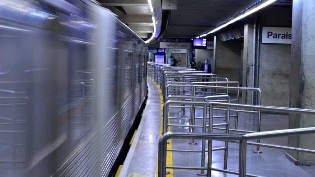 Lateral do metrô de SP