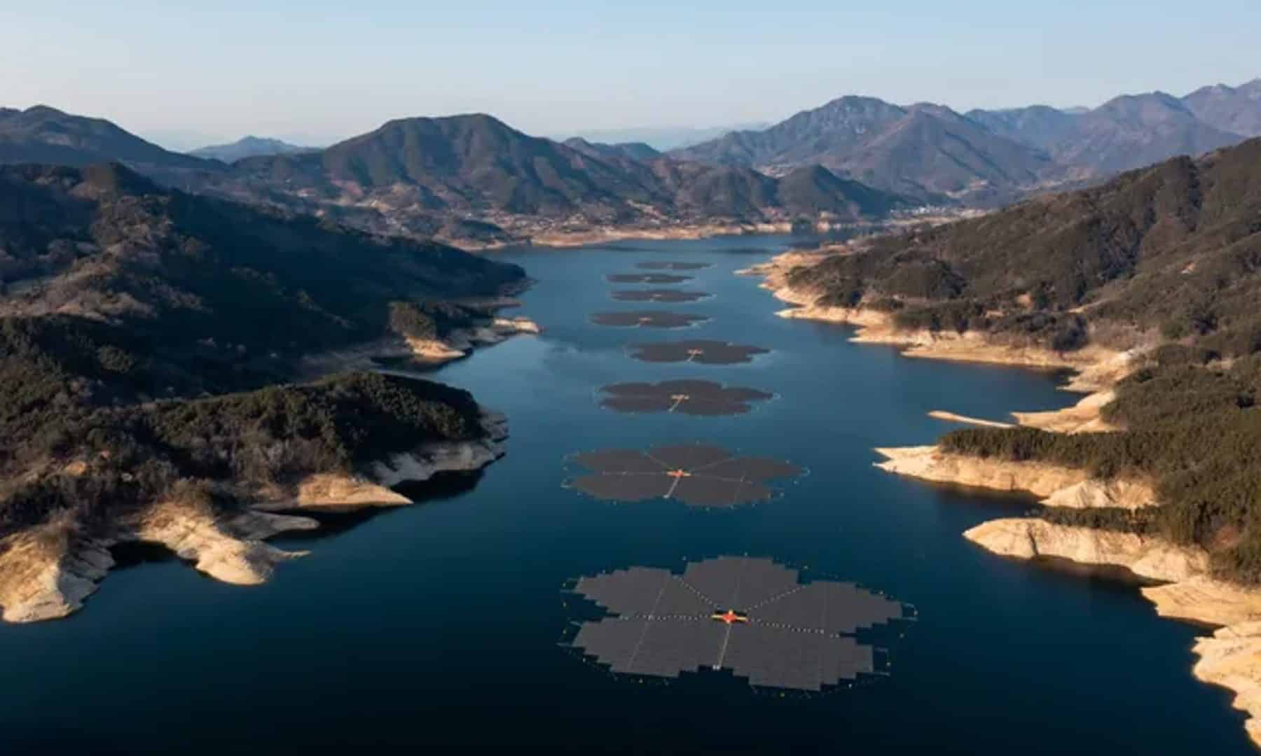 Painéis solares flutuantes em Hapcheon