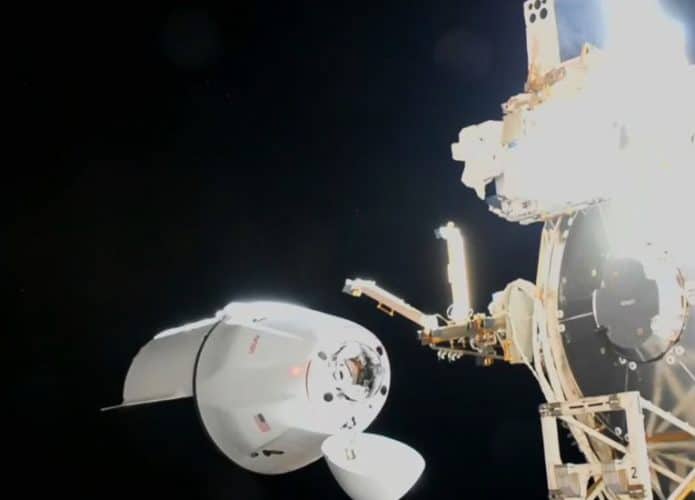 dragon-cargo-spacex-iss-crs-27-695x500