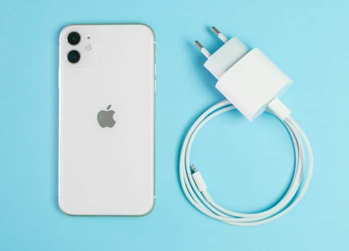 iPhone e carregador