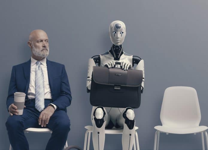 Candidato esperando entrevista de emprego sentados ao lado de um robô com IA (inteligência artificial)