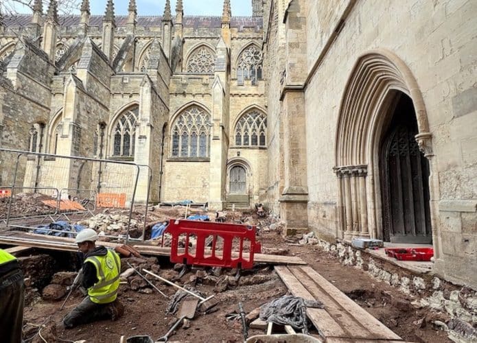Investigações realizadas na Catedral de Exeter (Credito: Catedral de Exeter)
