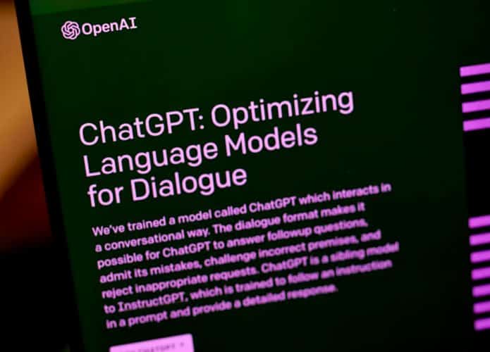 ChatGPT aberto em navegador num Macbook