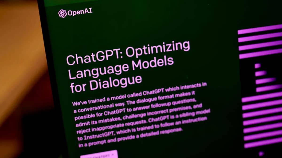 ChatGPT aberto em navegador num Macbook