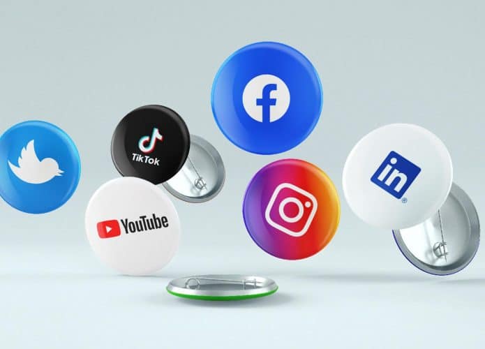 Bottoms no ar com logos do Twitter, TikTok, YouTube, Facebook, Instagram e LinkedIn