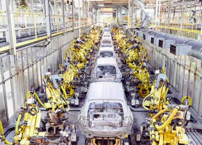 Carros em linha de montagem da Kia
