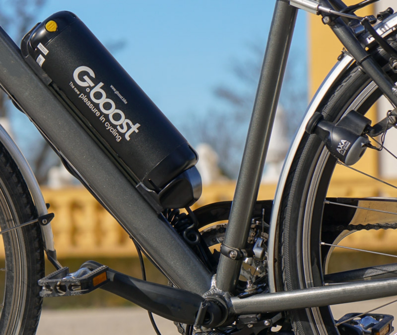 Dispositivo em forma de 'garrafinha' transforma qualquer bike em elétrica
