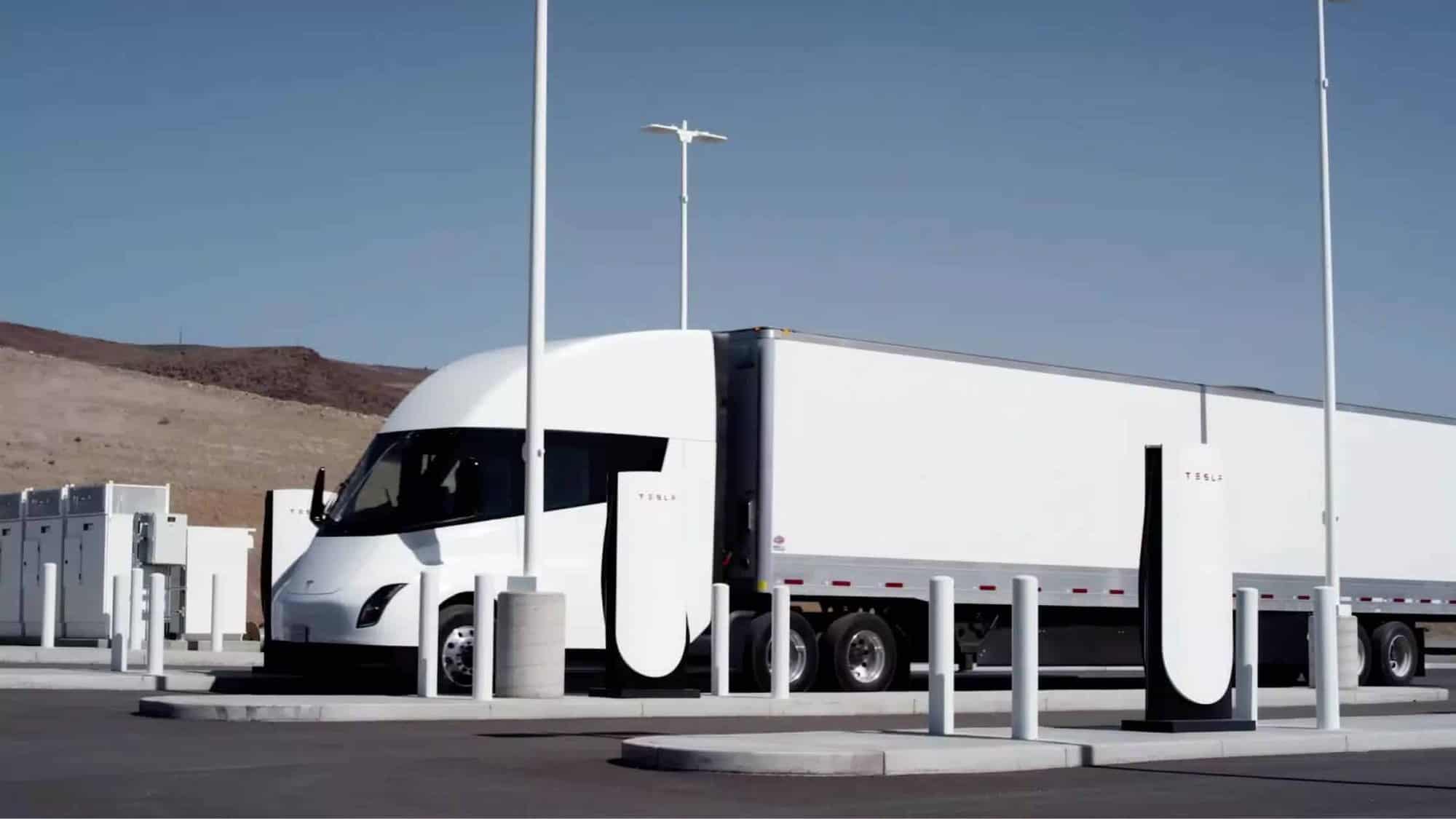 Caminhão elétrico mais acessível da Tesla vai usar baterias à base de ferro