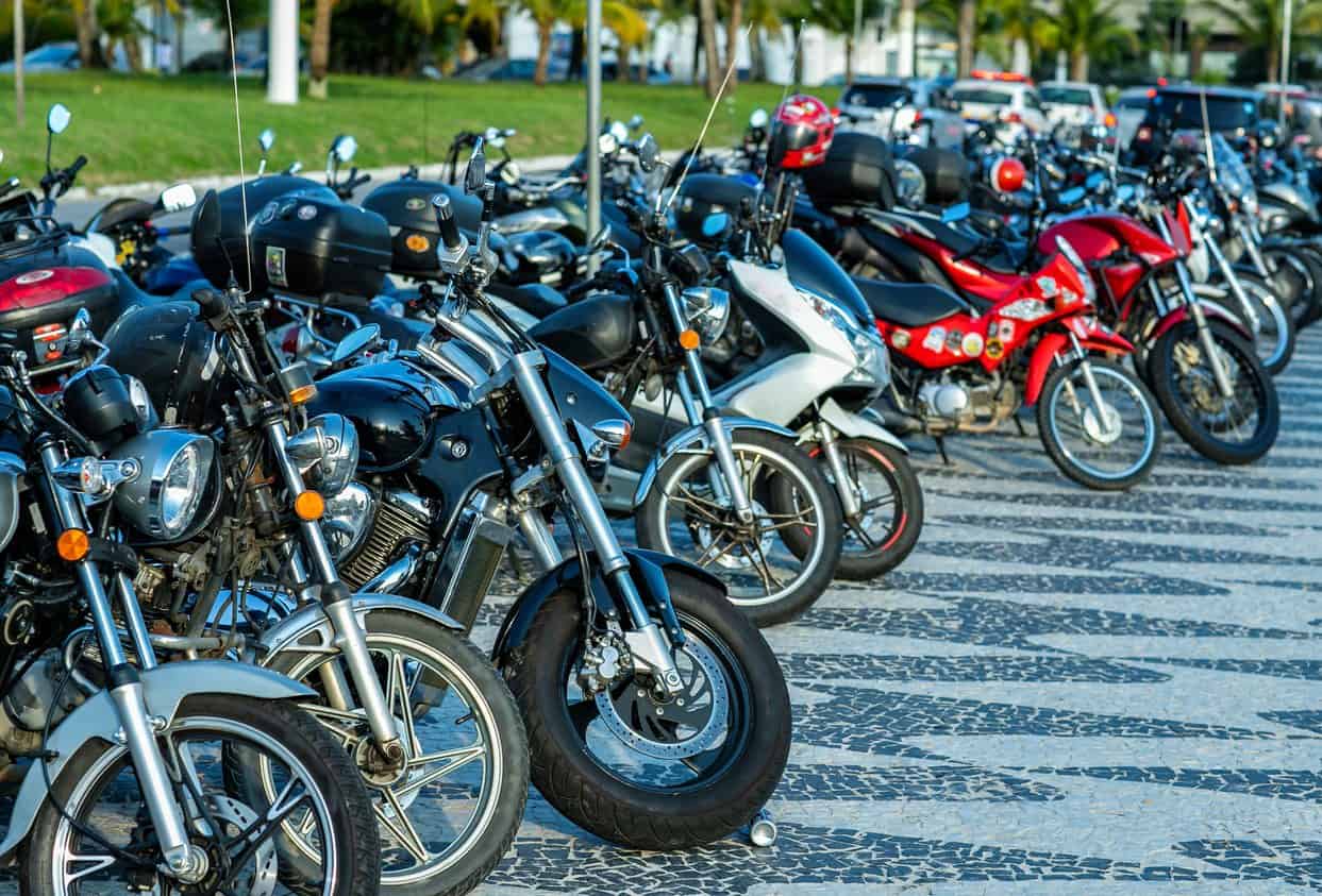 Várias motos usadas juntas