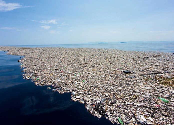 Grande mancha de lixo no Oceano Pacífico