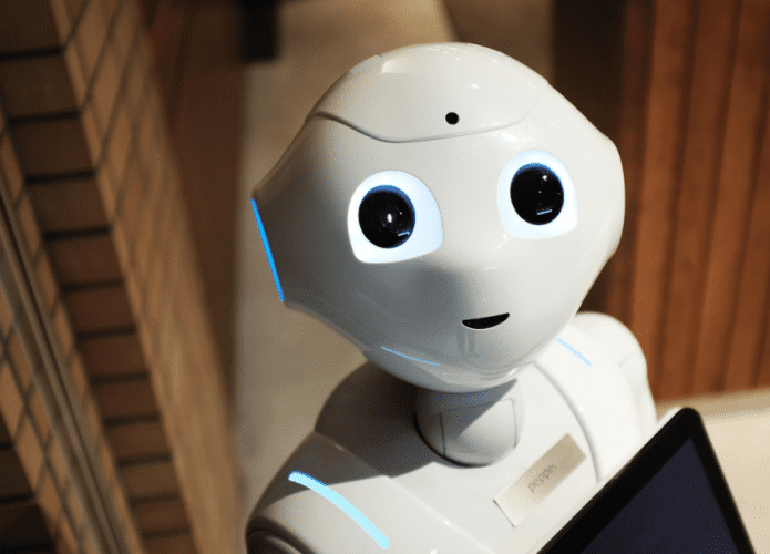 robô com inteligência artificial