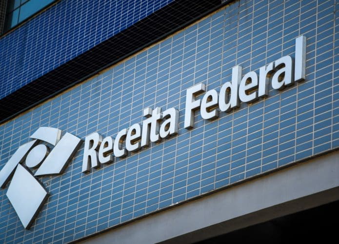 Fachada de prédio da Receita Federal