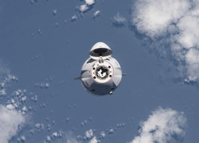 spacex-dragon-695x500