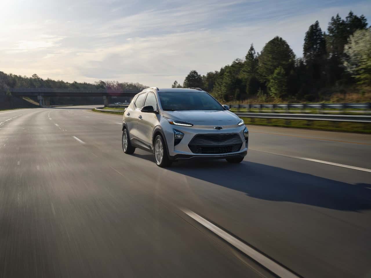 Bolt EUV: 1º SUV compacto elétrico da GM chega ao Brasil com preço agressivo