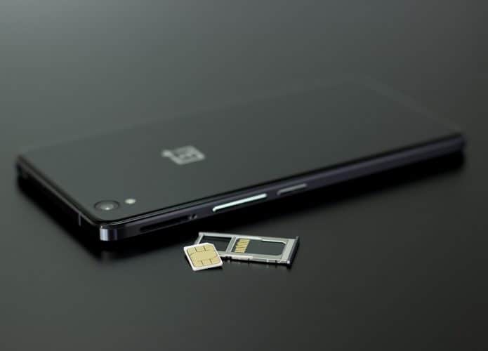Celular e chip SIM
