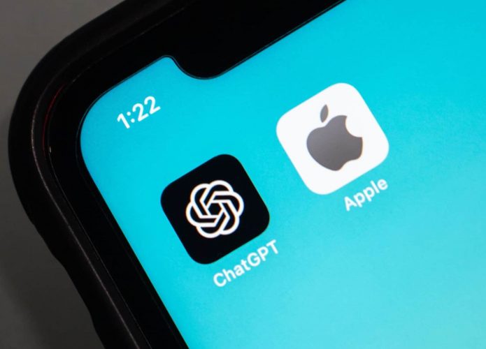 Ícone do aplicativo do ChatGPT ao lado do app da Apple num iPhone