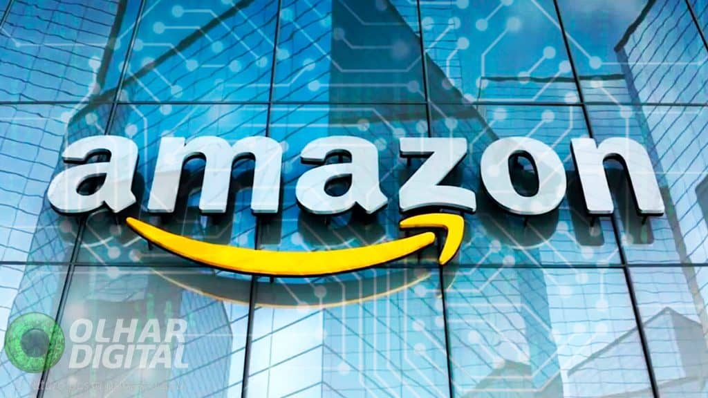 Fachada de prédio da Amazon com desenho de cérebro digital sobreposto