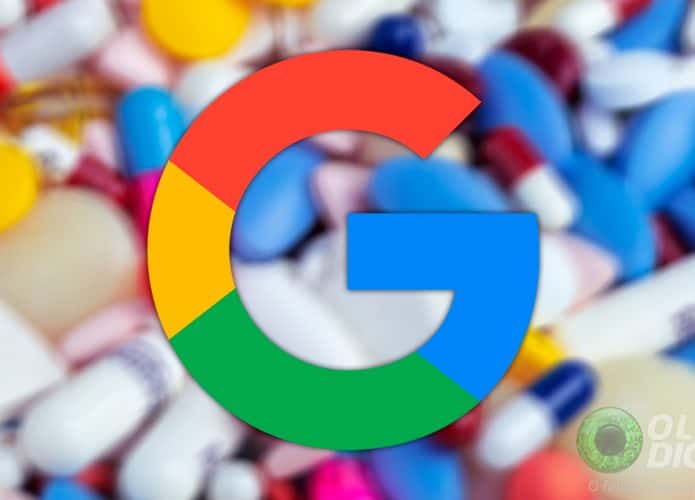 Logo do Google com remédios empilhados ao fundo