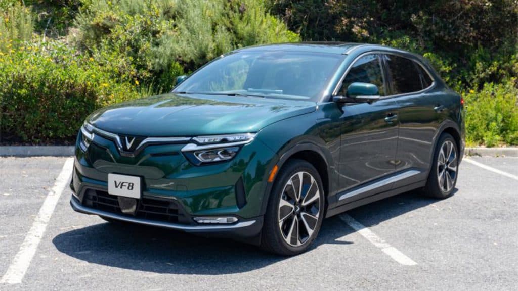 Carro elétrico VF 8 da VinFast estacionado