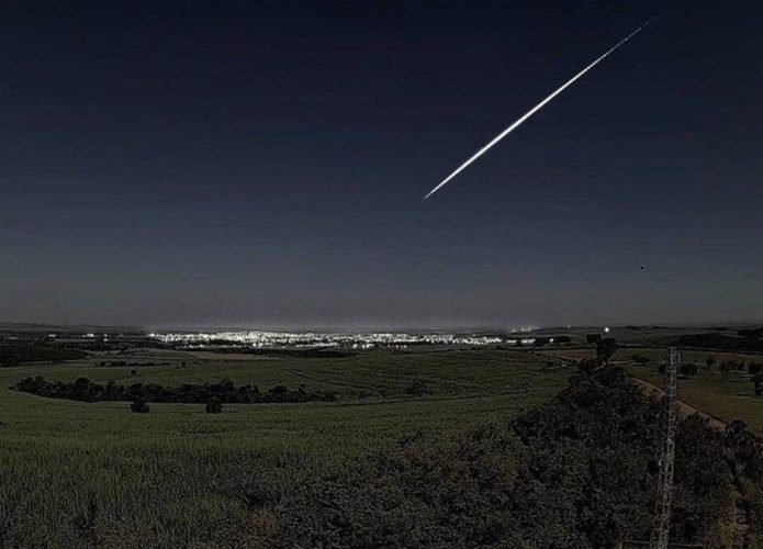 A passagem do meteoro foi registrada sobre a cidade de Lagoa do Prata, em Minas Gerais (Credito: Clima ao Vivo)