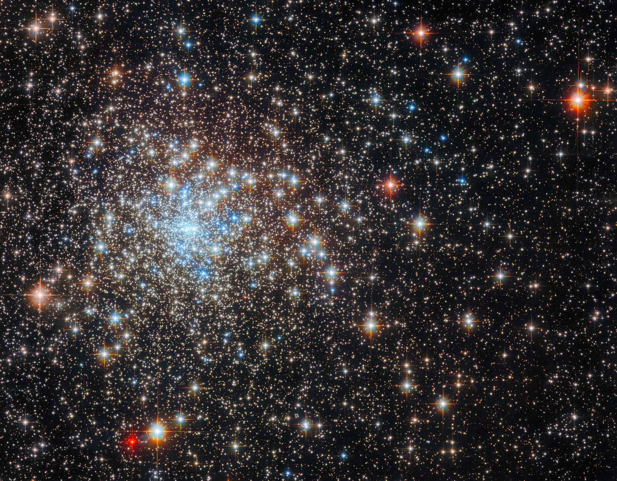 Buracos negros sendo caçados em foto do Hubble