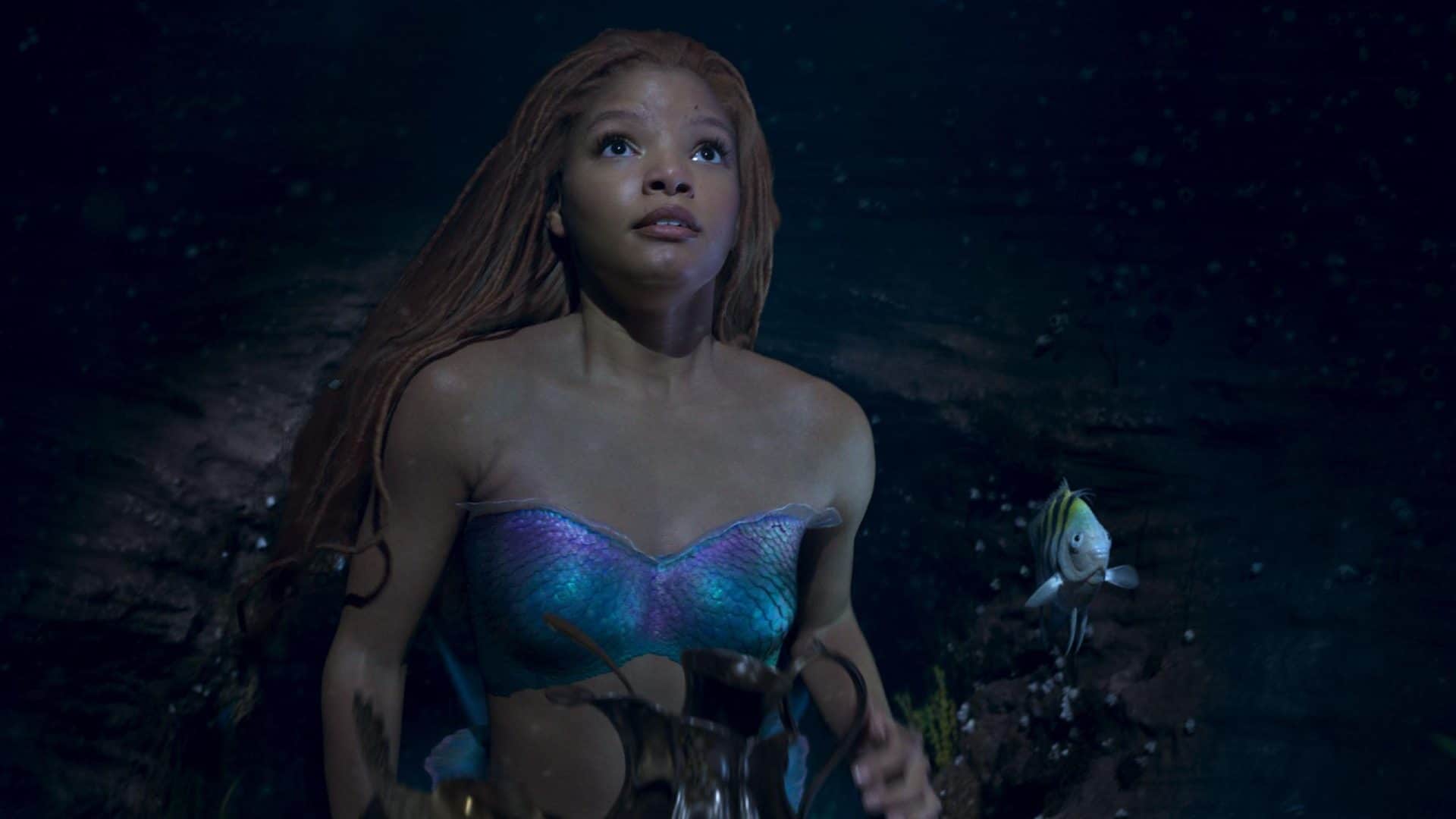 Ariel e Linguado em cena do live-action A Pequena Sereia
