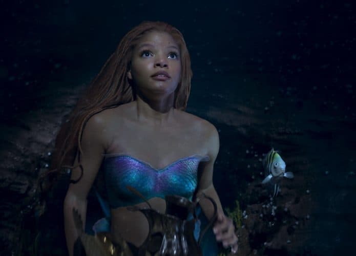Ariel e Linguado em cena do live-action A Pequena Sereia