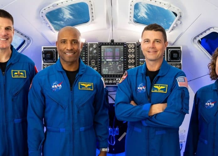 artemisii_crew_jsc_building_5_simulator-695x500